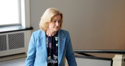 Izglītības un zinātnes ministre Ilze Indriksone (NA). Izglītības un zinātnes ministre Ilze Indriksone (NA).