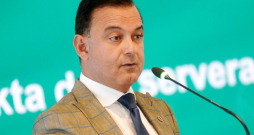 Veselības ministrs Hosams Abu Meri. Veselības ministrs Hosams Abu Meri.