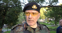 Latvijas Aizsargu organizācijas priekšnieks Gatis Ulmanis. Latvijas Aizsargu organizācijas priekšnieks Gatis Ulmanis.
