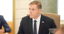 Iekšlietu ministrs Jānis Dombrava pirms Ministru kabineta sēdes. Iekšlietu ministrs Jānis Dombrava pirms Ministru kabineta sēdes.