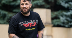Kristaps Zutis boksā sāka trenēties tikai 23 gadu vecumā, bet ar aktivitātēm sociālajos tīklos un publiskajā vidē ieguvis lielu atpazīstamību. Kristaps Zutis boksā sāka trenēties tikai 23 gadu vecumā, bet ar aktivitātēm sociālajos tīklos un publiskajā vidē ieguvis lielu atpazīstamību.