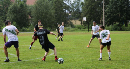 Valmieras vasaras teātra festivālu iesildīja futbola turnīrs Olimpiskā centra stadionā. Valmieras vasaras teātra festivālu iesildīja futbola turnīrs Olimpiskā centra stadionā.