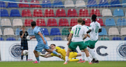 Viens no Nila Puriņa lielajiem atvairījumiem "Audas" uzvarā pār "Dinamo City". Viens no Nila Puriņa lielajiem atvairījumiem "Audas" uzvarā pār "Dinamo City".