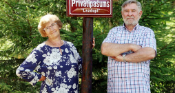 Ieva un Guntis Grīnšteini konkursā "Sakoptākais mežs" iepazīstināja ar meža īpašumu "Lazdupi". Ieva un Guntis Grīnšteini konkursā "Sakoptākais mežs" iepazīstināja ar meža īpašumu "Lazdupi".