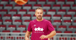 Latvijas basketbola izlases galvenais treneris Jānis Gailītis. Latvijas basketbola izlases galvenais treneris Jānis Gailītis.